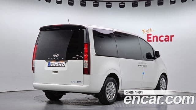 Hyundai Staria 2025 — Фото 2/20