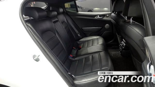 Kia Stinger 2018 — ფოტო 11/20