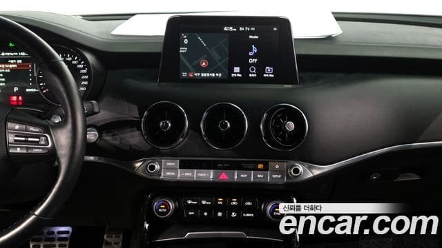 Kia Stinger 2018 — ფოტო 13/20