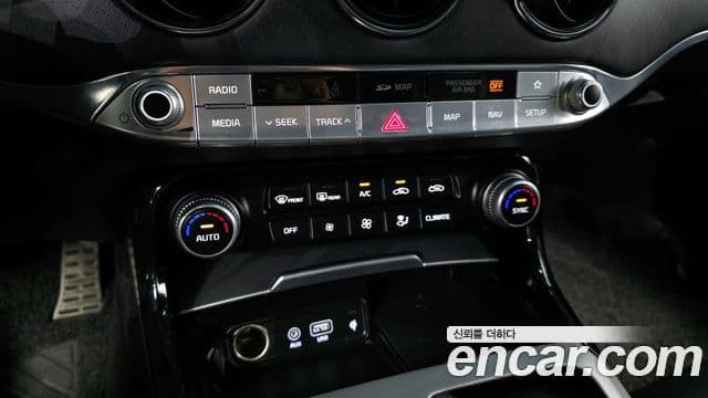 Kia Stinger 2018 — ფოტო 17/20
