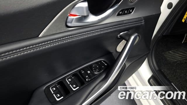 Kia Stinger 2018 — ფოტო 18/20