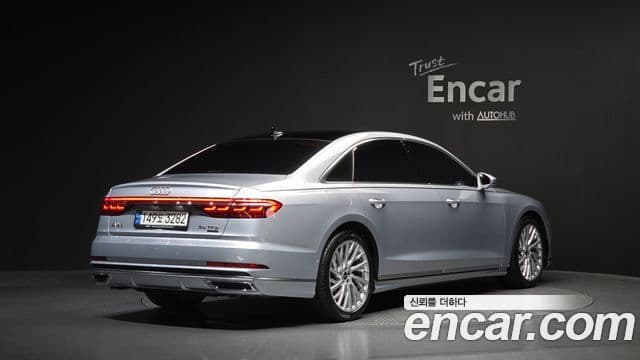 Audi A8 2021 — Фото 2/20
