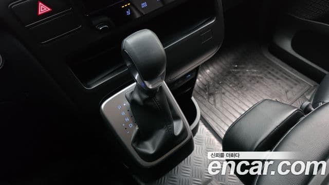 Hyundai Staria 2022 — ფოტო 9/20