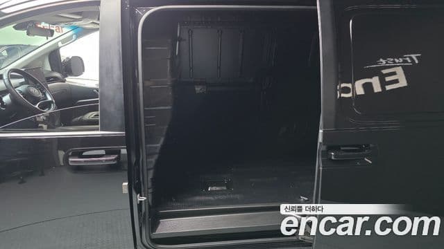 Hyundai Staria 2022 — ფოტო 11/20