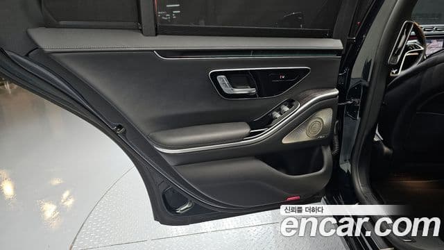 Mercedes-Benz S-Class 2021 — Photo 14/33