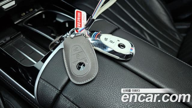 Mercedes-Benz S-Class 2021 — Photo 28/33