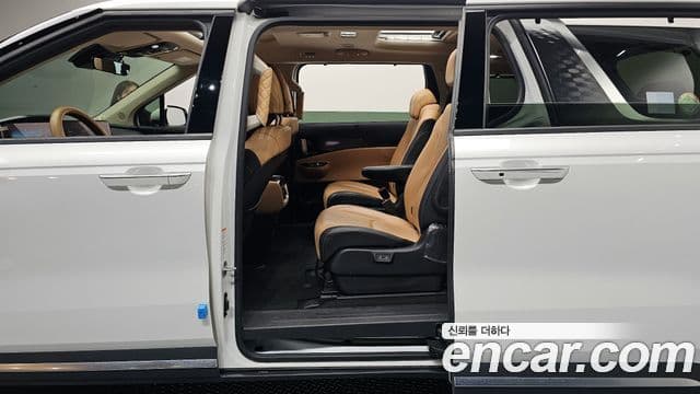 Kia Carnival 2021 — Фото 12/20