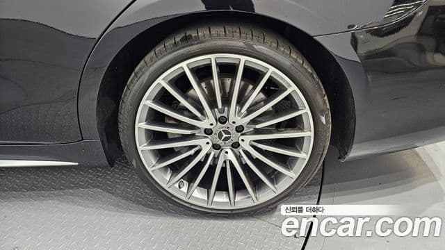 Mercedes-Benz S-Class 2023 — Photo 22/32