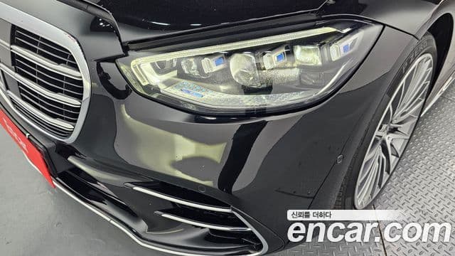 Mercedes-Benz S-Class 2023 — Photo 8/32
