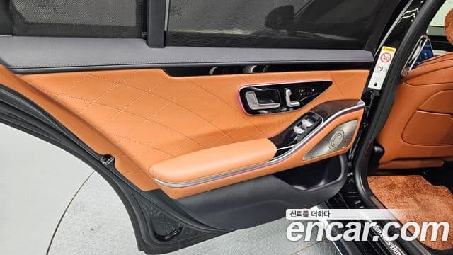 Mercedes-Benz S-Class 2023 — Photo 25/32