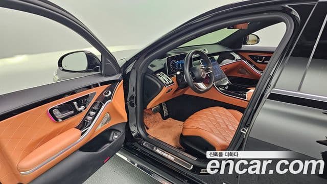 Mercedes-Benz S-Class 2023 — Photo 28/32