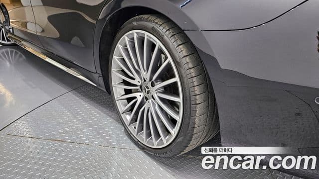 Mercedes-Benz S-Class 2023 — Photo 14/32
