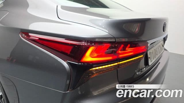 Lexus LS500 2021 — Photo 20/34