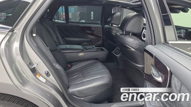 Lexus LS500 2021 — Photo 33/34