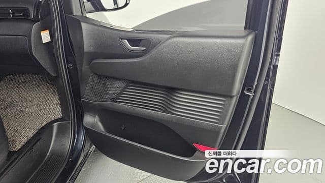 Hyundai Staria 2024 — Photo 2/30