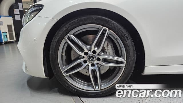 Mercedes-Benz E-Class 2019 — ფოტო 5/20