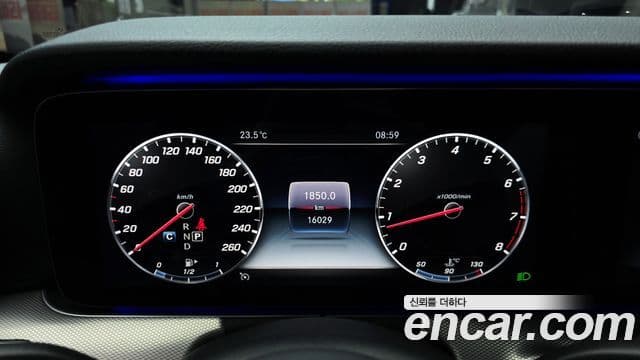 Mercedes-Benz E-Class 2019 — ფოტო 8/20
