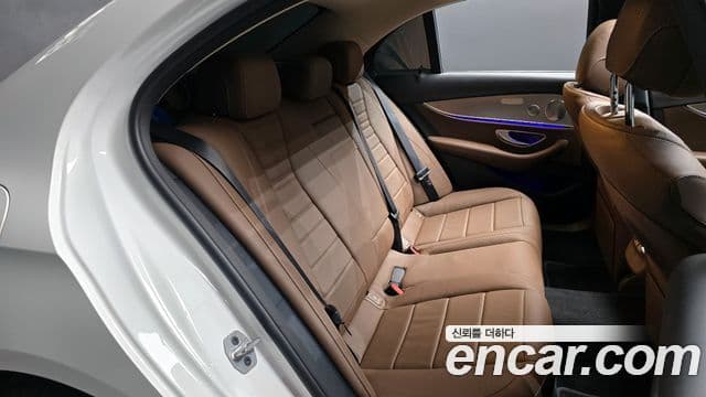 Mercedes-Benz E-Class 2019 — ფოტო 11/20