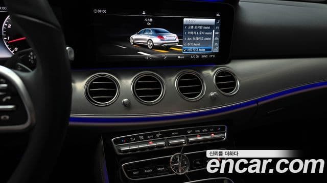 Mercedes-Benz E-Class 2019 — ფოტო 15/20