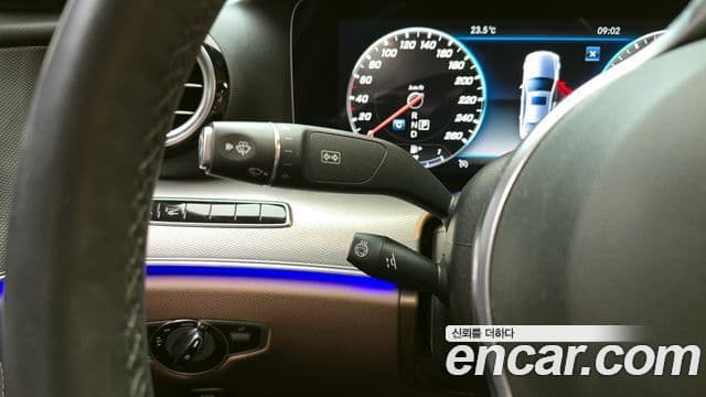 Mercedes-Benz E-Class 2019 — ფოტო 19/20