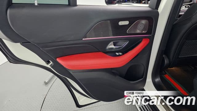 Mercedes-Benz GLE-Class 2023 — Photo 24/33