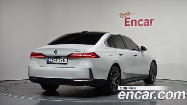 BMW 5 Series 2023 — Şəkil 2/20