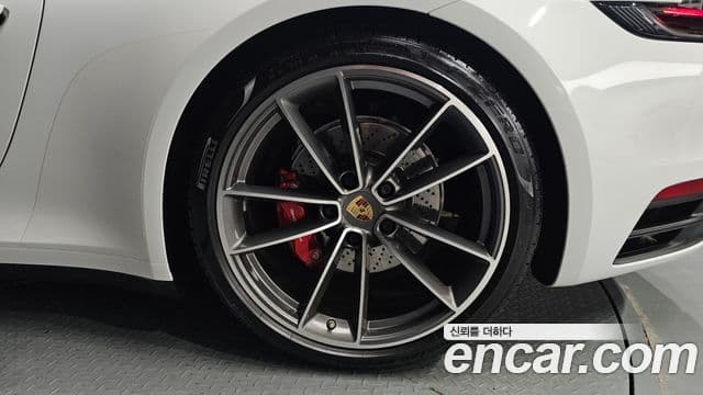 Porsche 911 2021 — Photo 8/31