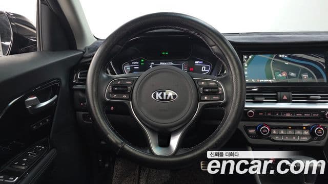 Kia Niro 2020 — ფოტო 13/20