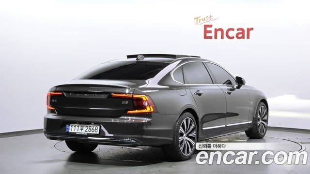 Volvo S90 2023 — Фото 1/20