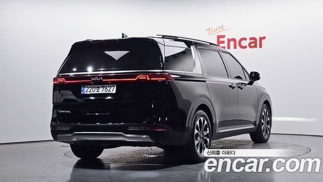 Kia Carnival 2023 — фото 2 из 20