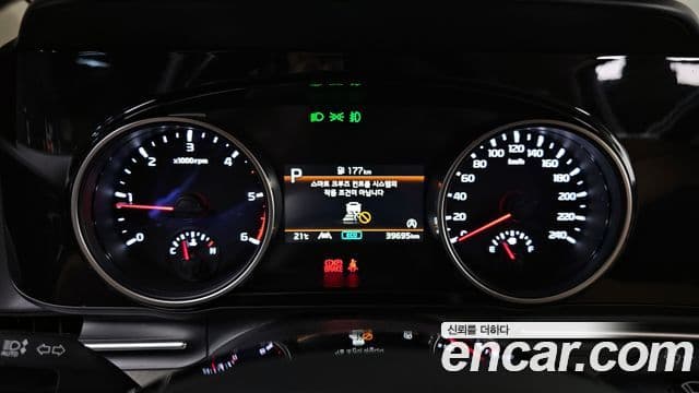 Kia Carnival 2023 — Şəkil 8/20