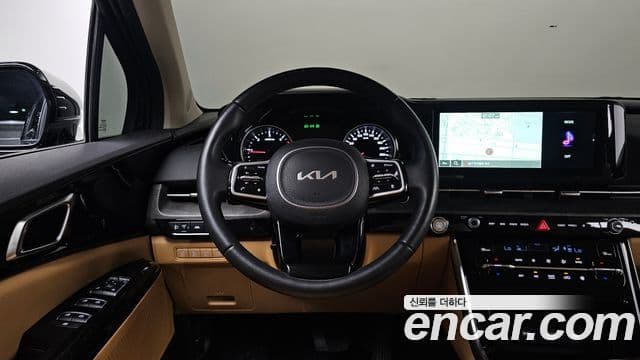 Kia Carnival 2023 — фото 13 из 20