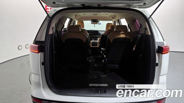 Kia Carnival 2020 — фото 17 из 20