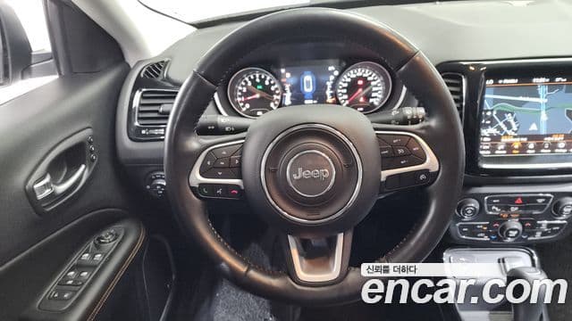 Jeep Compass 2021 — ფოტო 14/20