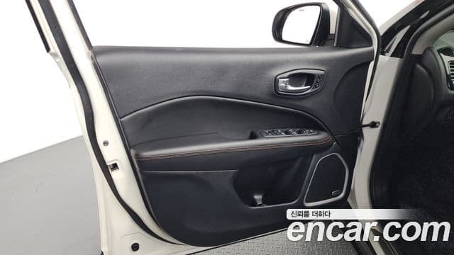 Jeep Compass 2021 — Şəkil 30/36