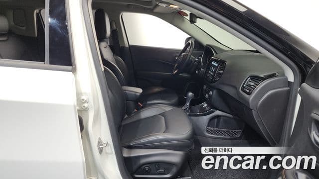 Jeep Compass 2021 — Şəkil 34/36