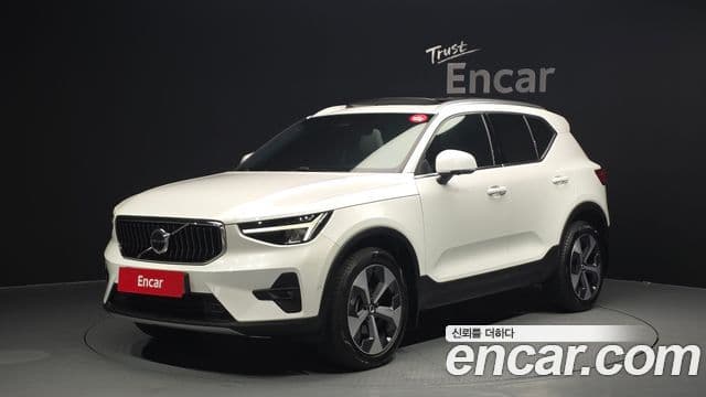 Volvo XC40 2023 — Şəkil 1/20