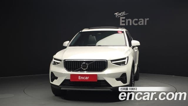 Volvo XC40 2023 — Şəkil 3/20