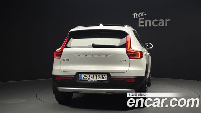 Volvo XC40 2023 — Şəkil 4/20