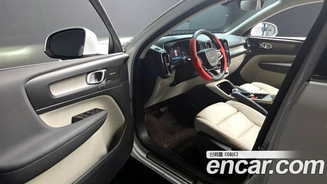 Volvo XC40 2023 — Şəkil 10/20