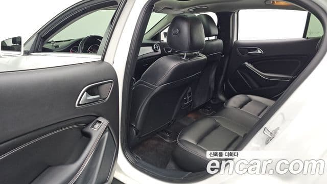 Mercedes-Benz GLA-Class 2019 — Фото 12/20