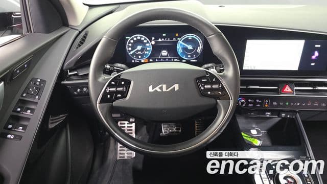 Kia Niro 2022 — ფოტო 13/20