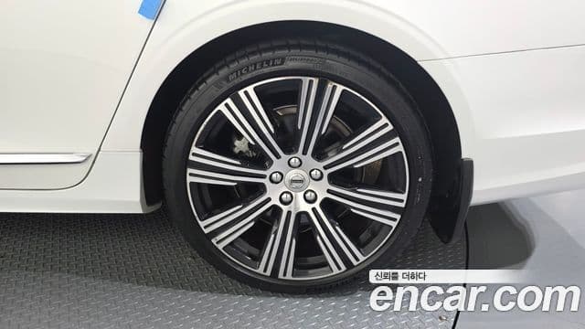 Volvo S90 2024 — Photo 32/35