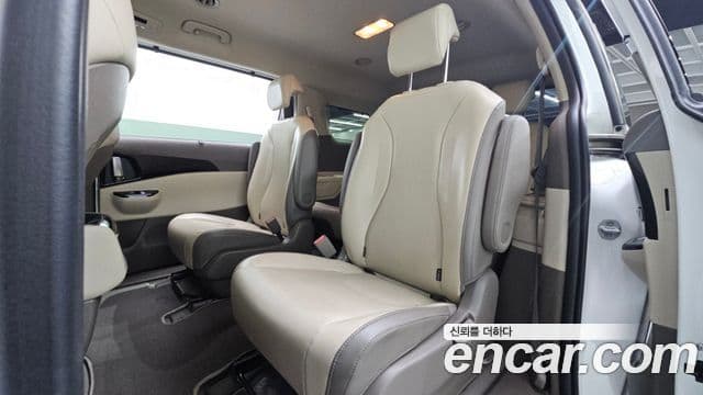 Kia Carnival 2023 — Şəkil 12/20