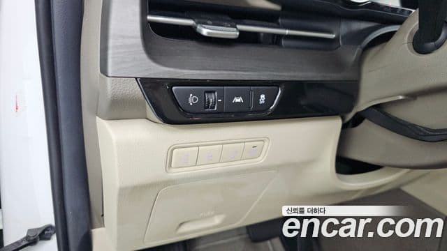 Kia Carnival 2023 — Şəkil 17/20