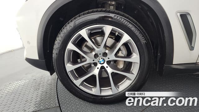 BMW X5 2019 — Photo 15/35