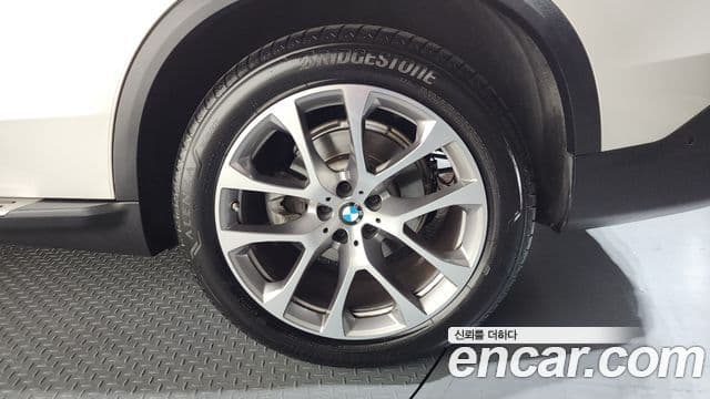 BMW X5 2019 — Photo 19/35