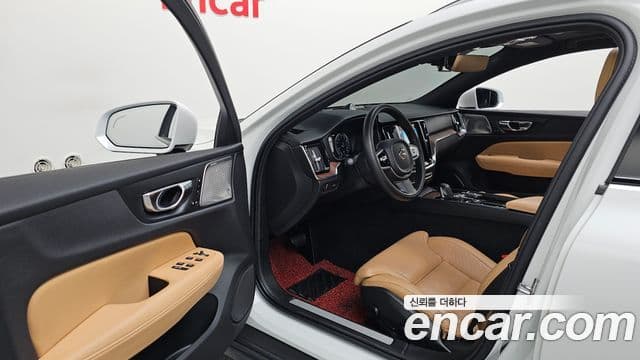 Volvo V60 Cross Country 2021 — Şəkil 10/20