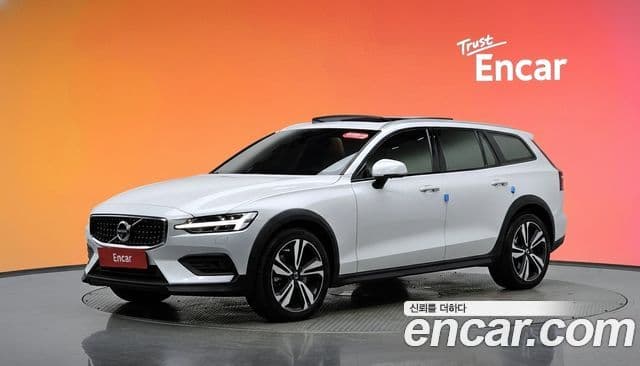 Volvo V60 Cross Country 2021 — Şəkil 1/20