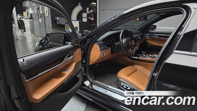 BMW 7 Series 2021 — ფოტო 8/20